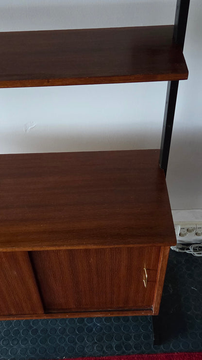 60-luvun seinähylly / String-tyylinen hyllykkö