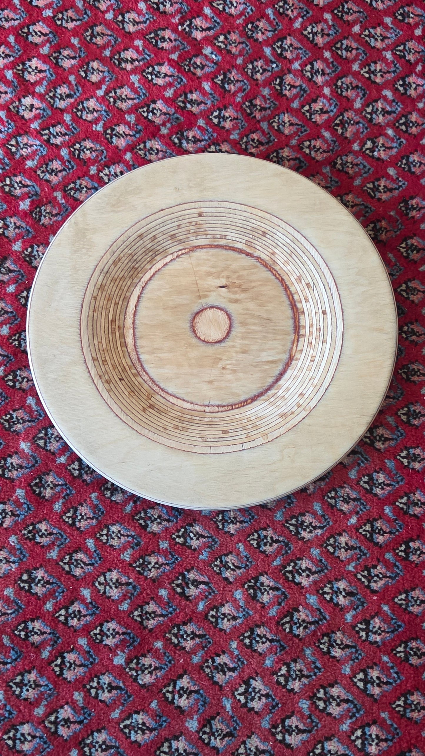 Eero Saarinen  "Roly Poly" – halkaisija 45 cm