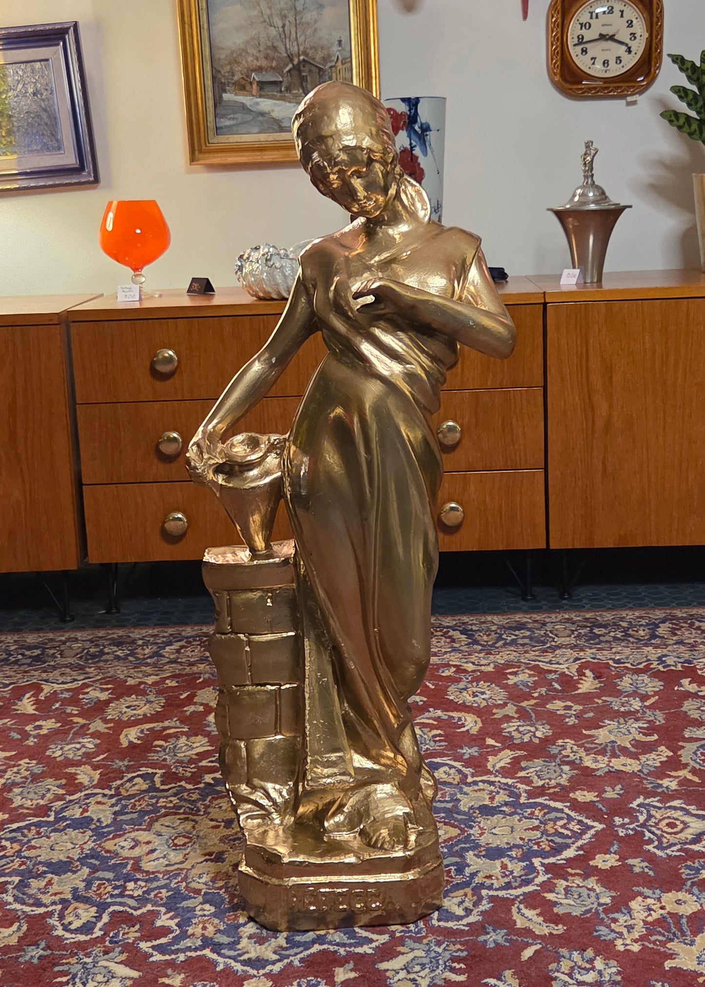 Rebecca – koristeellinen naishahmopatsas, kipsi, 80 cm