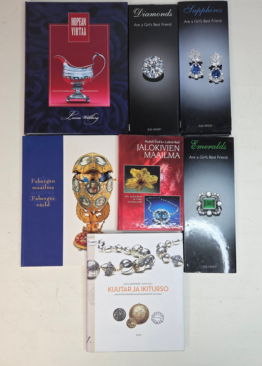 Erä kirjoja, jalokivet/hopea