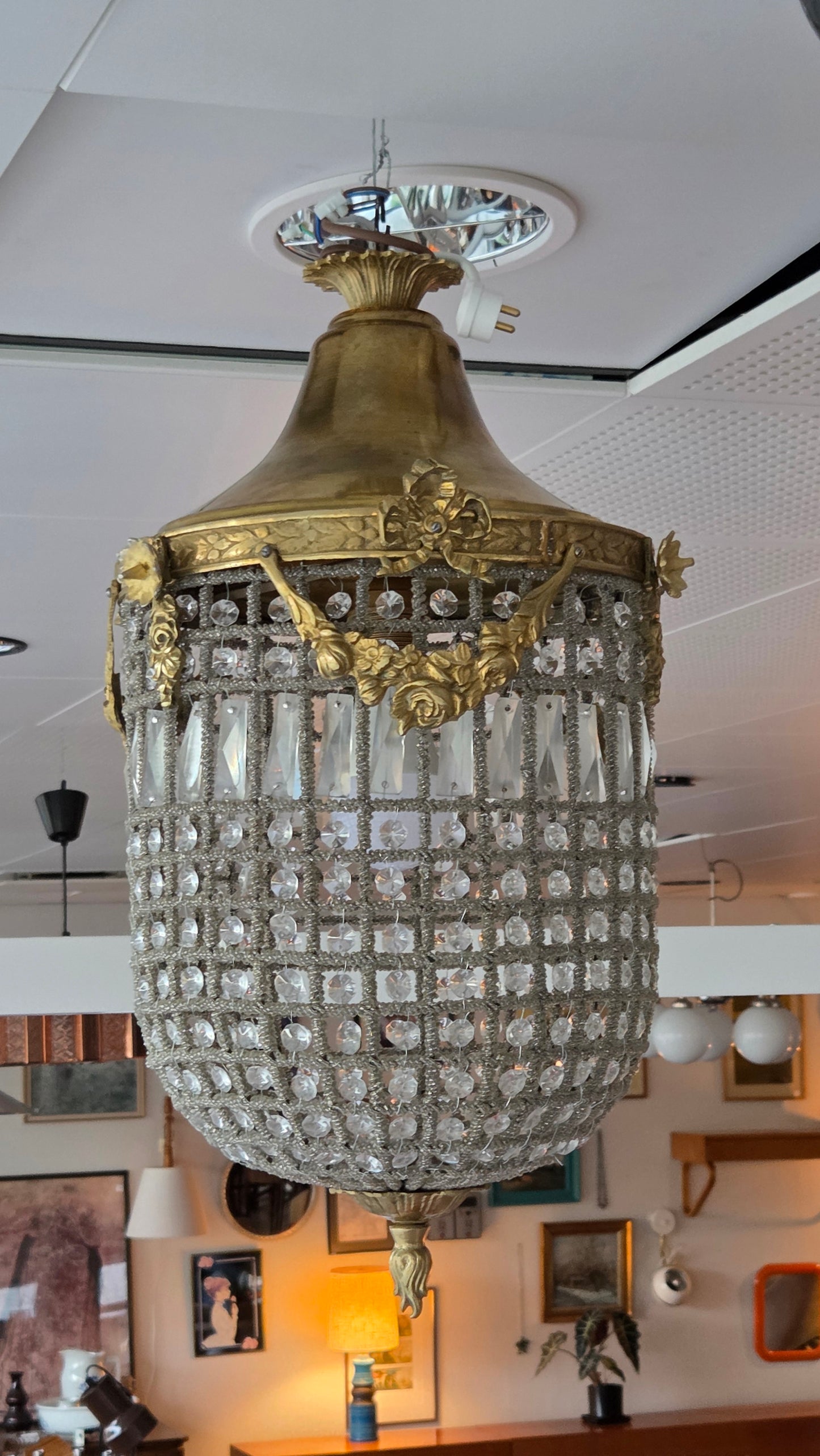 Empire-tyylinen kristallikruunu, korkeus 60 cm