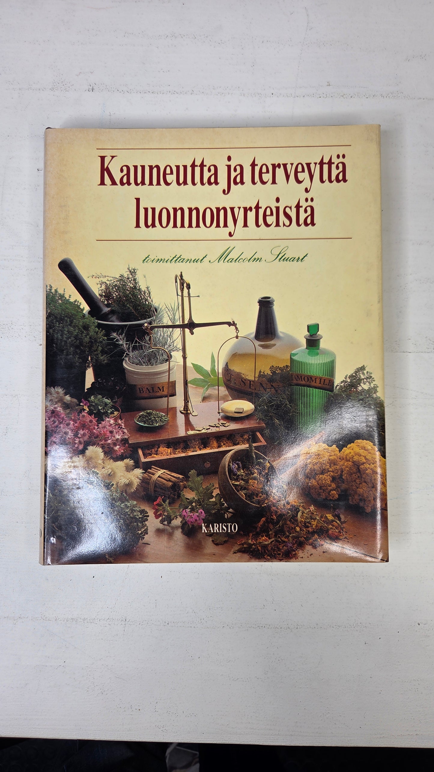 Luonnonyrtit kirjat
