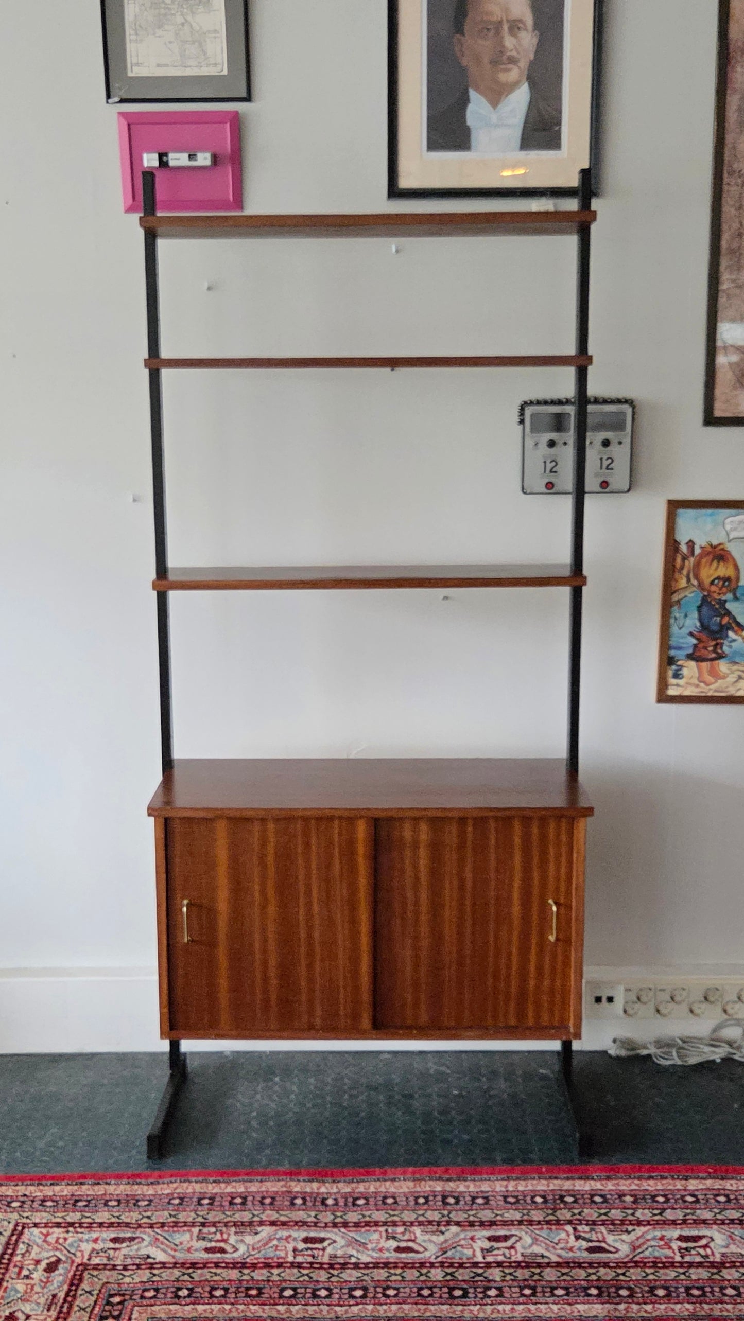 60-luvun seinähylly / String-tyylinen hyllykkö