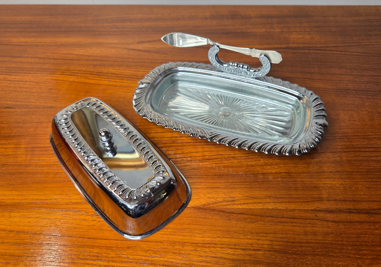 Voirasia + hopeinen voiveitsi – klassinen kattausesine