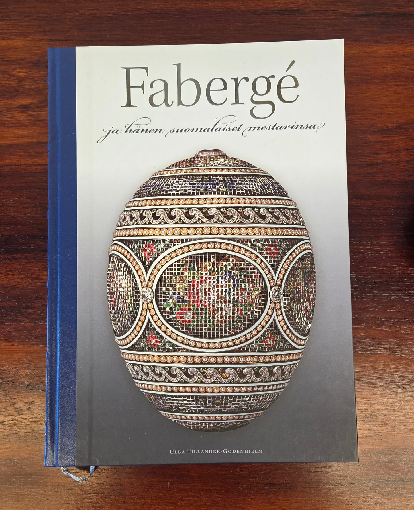 Faberge ja hänen suomalaiset mestarinsa kirja.