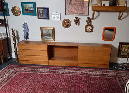 Tyylikäs vintage lipasto (248cm)