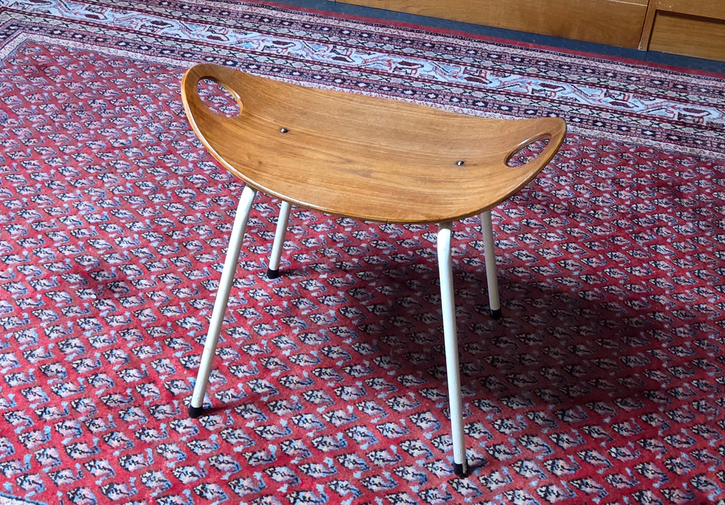 Ola Kettunen – Ulla-jakkara / vintage-designklassikko