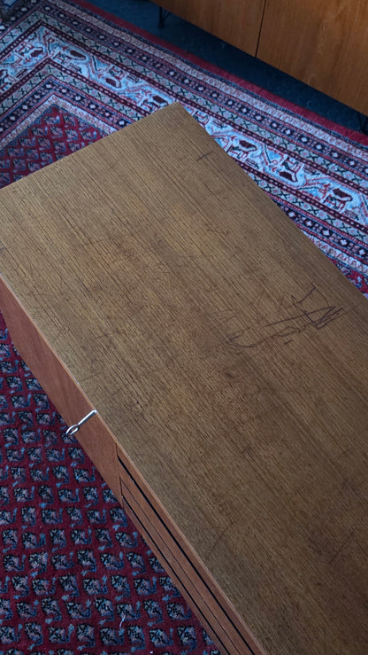 Lahden Puukalusuet (現 ISKU) チーク材チェスト、1960 年代