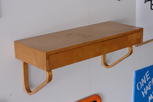 Alvar Aalto -seinäkonsoli kahdella laatikolla, malli 114A (kysy hintaa)
