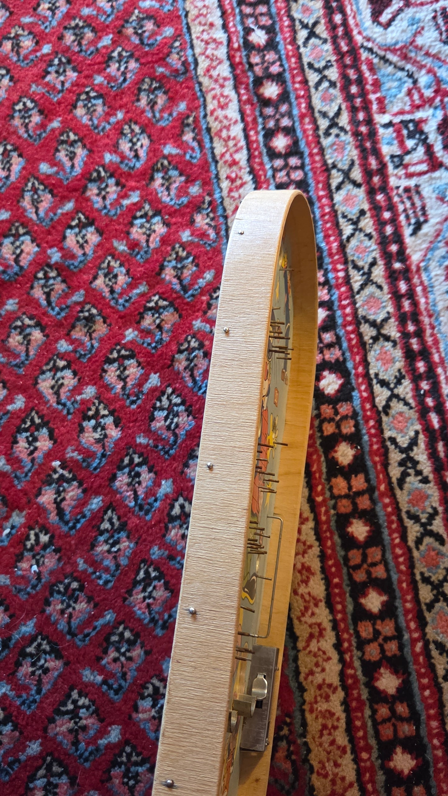 Mekaaninen flipperipeli / nupottelupeli – sirkusaiheinen, 41 x 20 cm