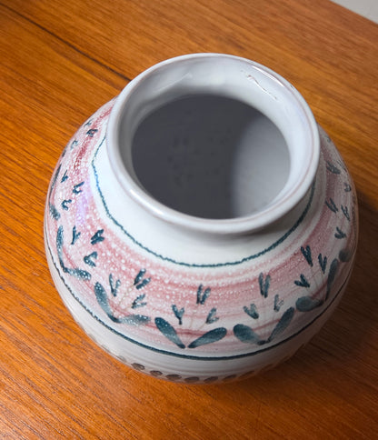 Arabia käsinmaalattu ARA maljakko, korkeus 13,5 cm