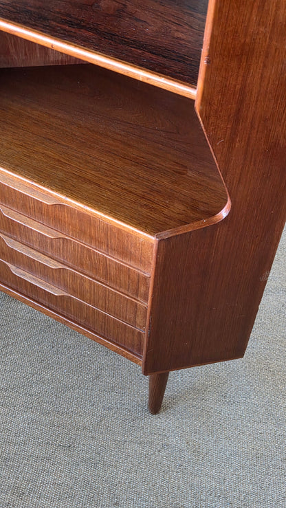 60-luvun tanskalainen teak-kaappi / vitriini