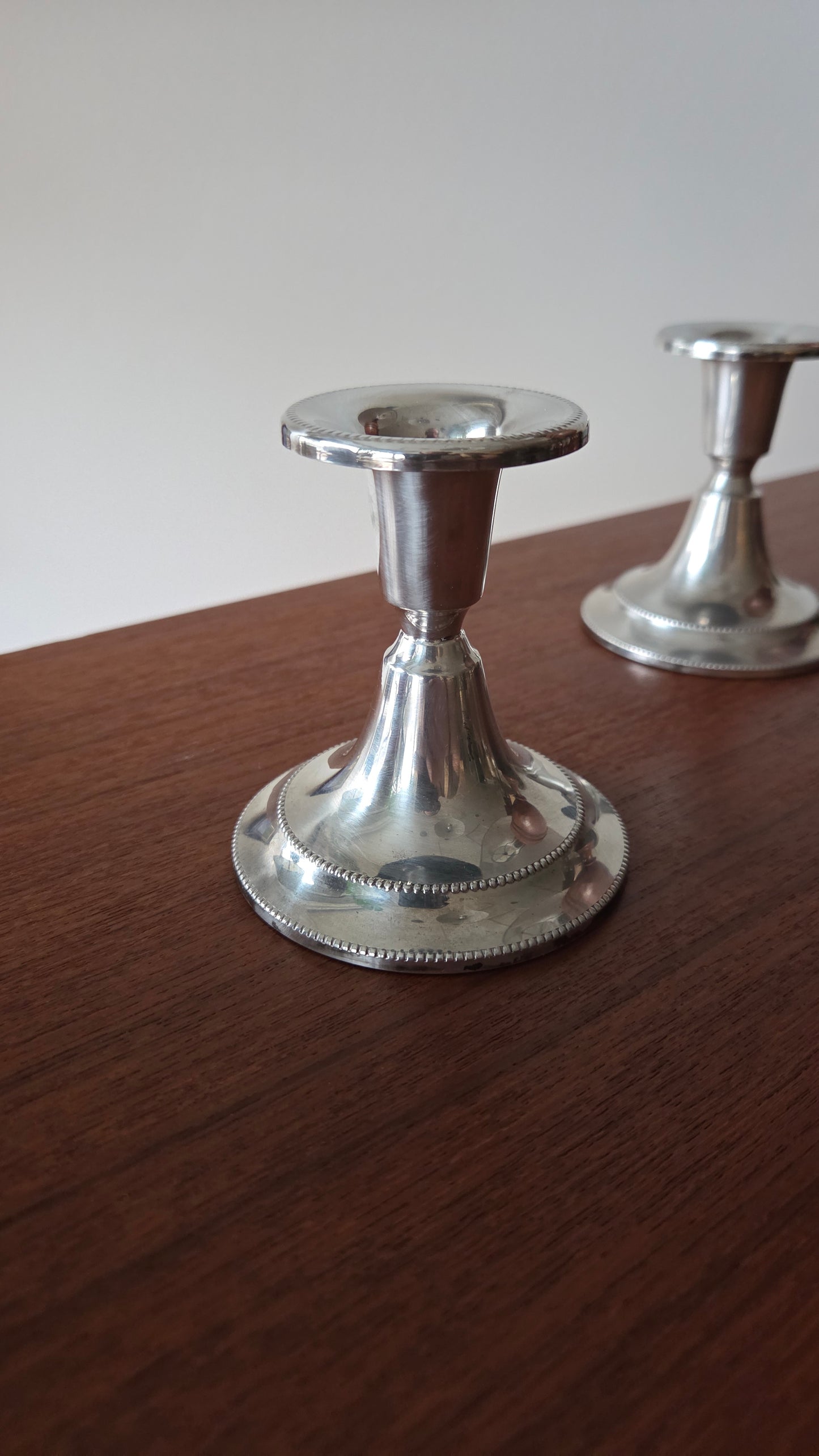 Myydään: 830-hopeiset kynttilänjalat, korkeus 8,7cm