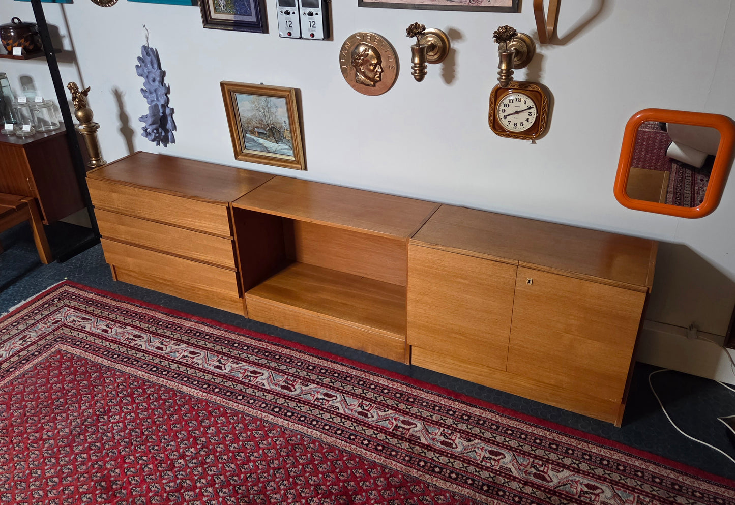 Tyylikäs vintage lipasto (248cm)