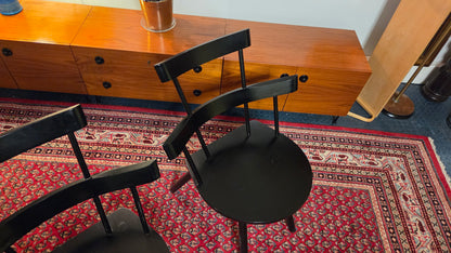 Jussi-nojatuoli, musta – laadukas ja kauniin minimalistinen