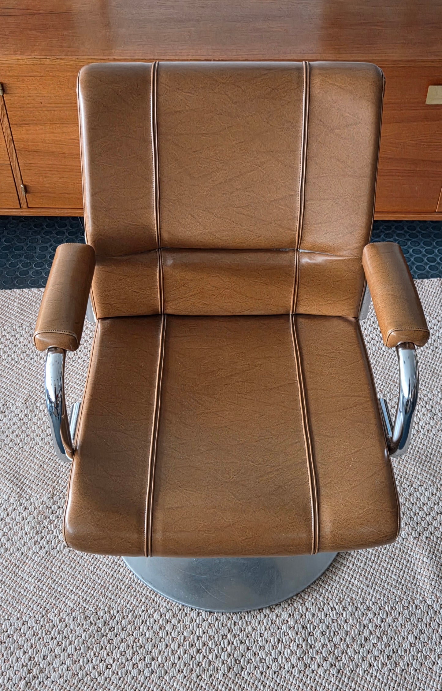 Kari-Pekka Valorinta nojatuoli – Isku, 60/70-luku 1 jäljellä