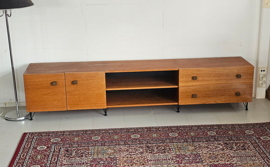 Vintage lipasto/ Tv taso
