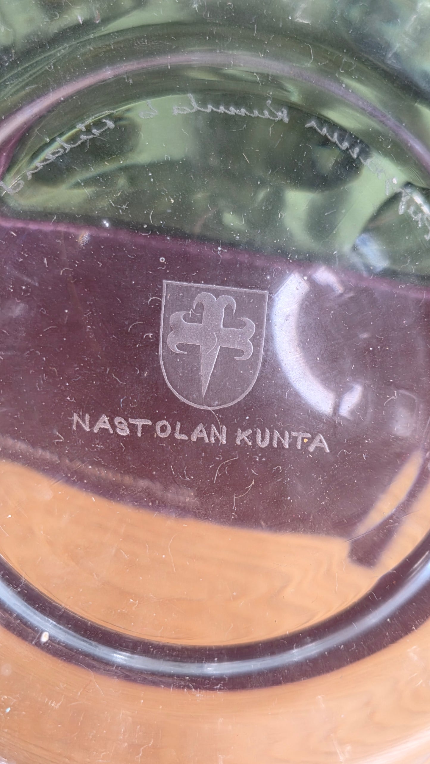 Kumela taidelasimalja - Pertti Piipponen, signeeraus, Riihimäki