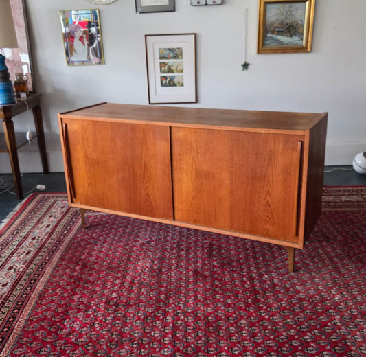 Vintage teak-lipasto 60-luku