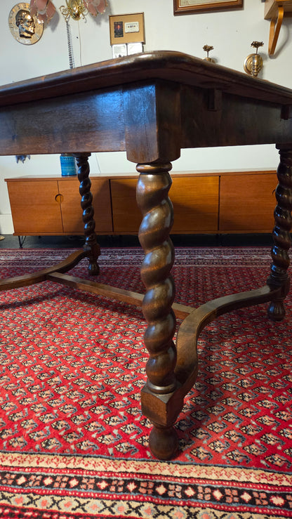 1930-luvun jatkettava ruokapöytä – barley twist -jaloilla