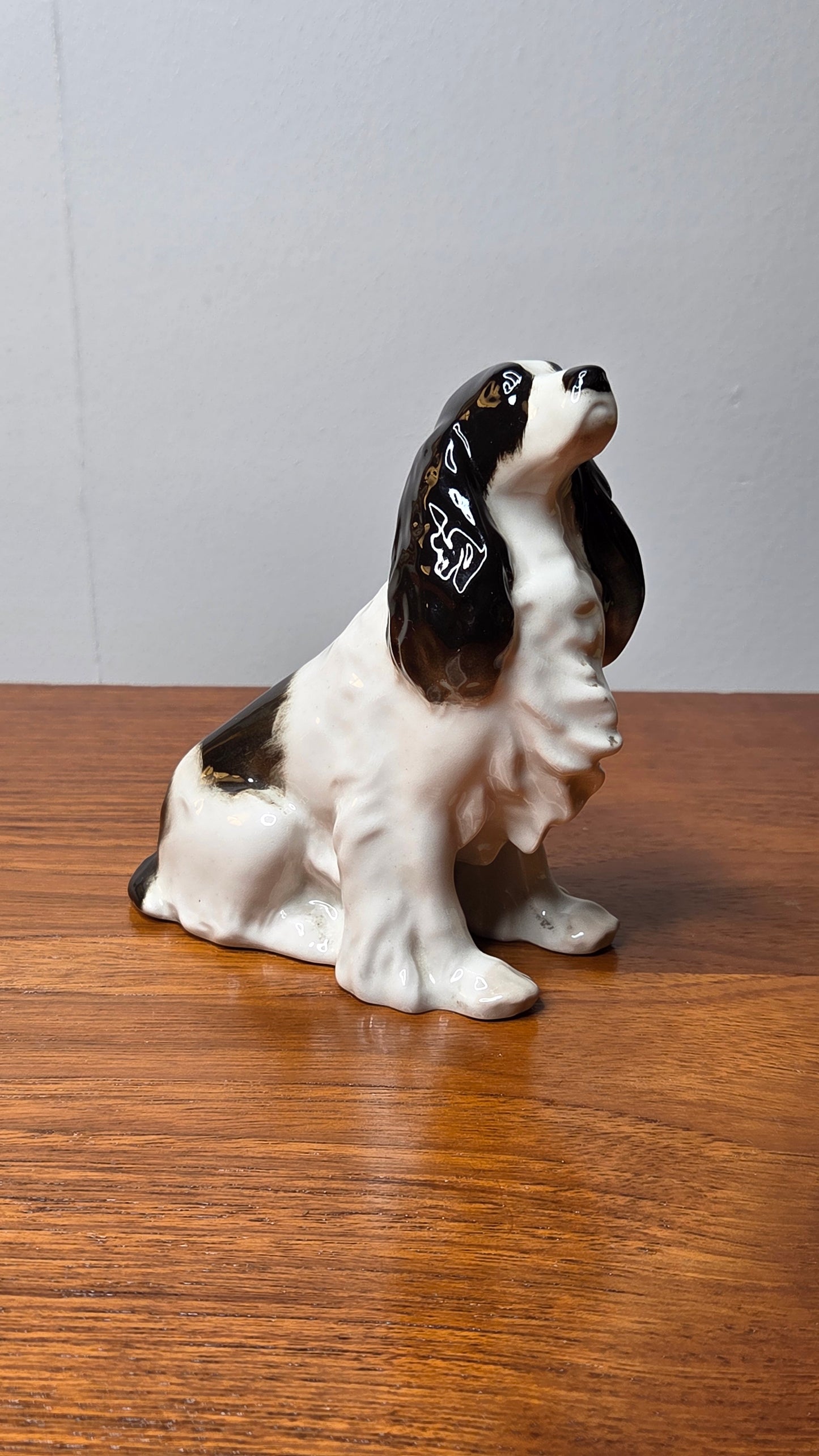 Lomonosov posliinifiguuri – istuva spanieli, korkeus 14 cm