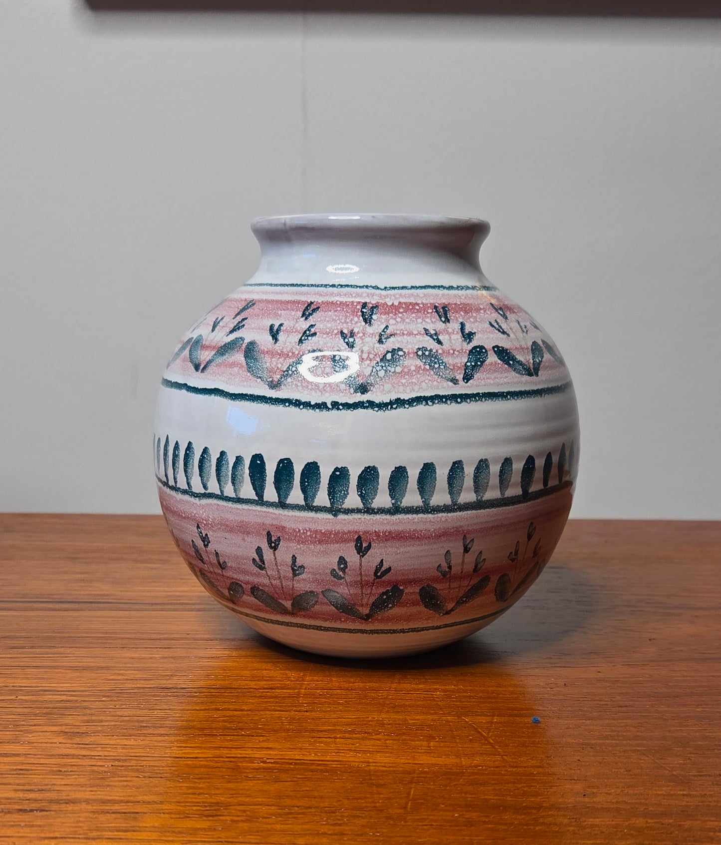 Arabia käsinmaalattu ARA maljakko, korkeus 13,5 cm