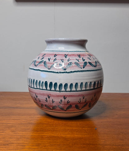 Arabia käsinmaalattu ARA maljakko, korkeus 13,5 cm