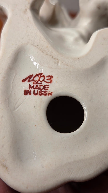 Lomonosov posliinifiguuri – istuva spanieli, korkeus 14 cm