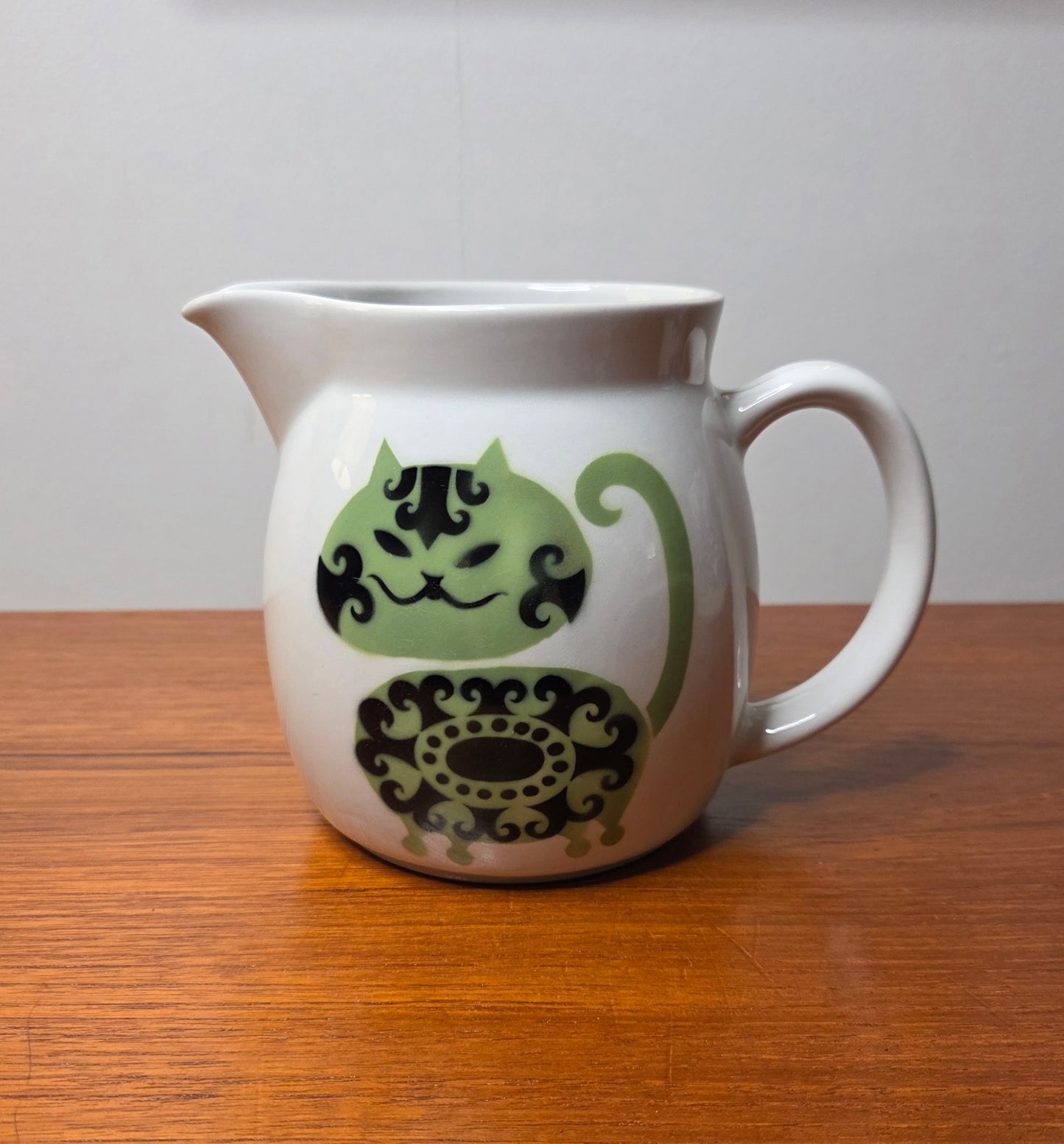 Arabia – Kaj Franck KL1 kannu / Raija Uosikkisen "Kissa" -koriste