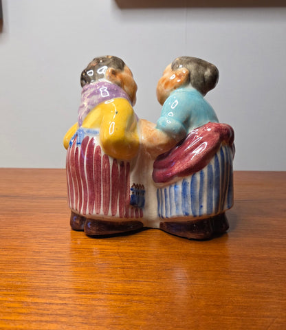 Kupittaan Savi – ”Pyykkärit” – harvinainen käsinmaalattu figuuri