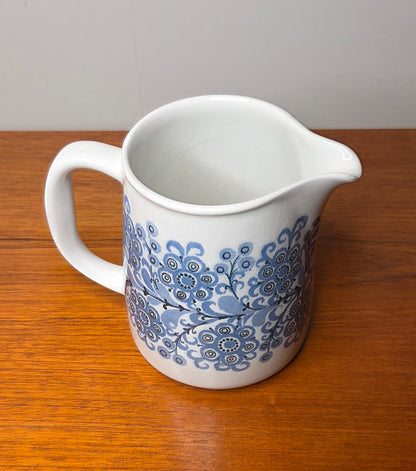 Arabia – "Orri" maitokannu, Raija Uosikkinen (15 cm)