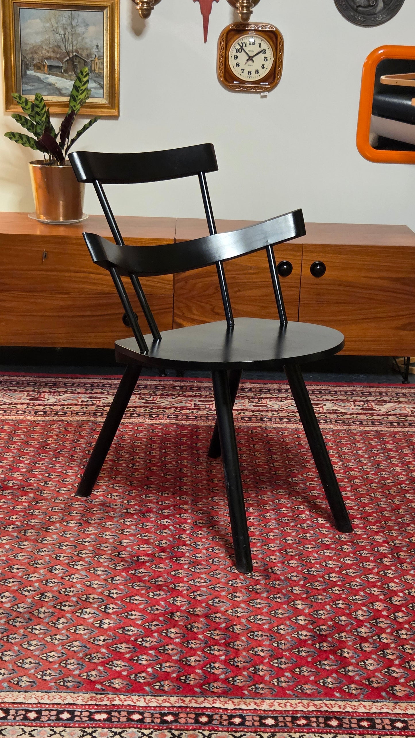 Jussi-nojatuoli, musta – laadukas ja kauniin minimalistinen