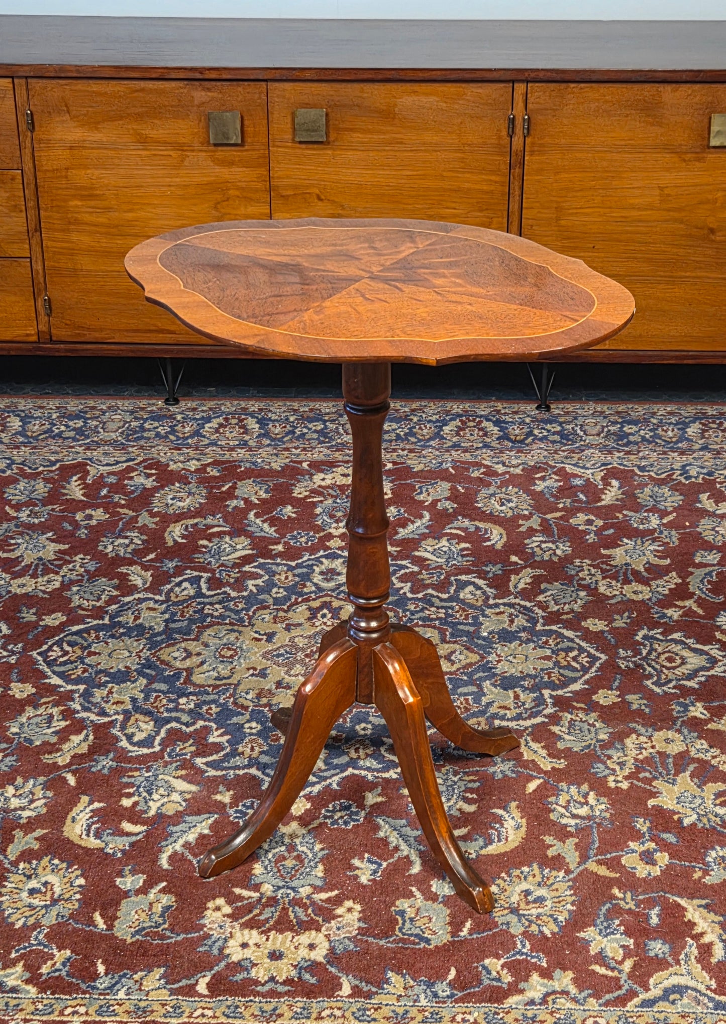 Sivupöytä