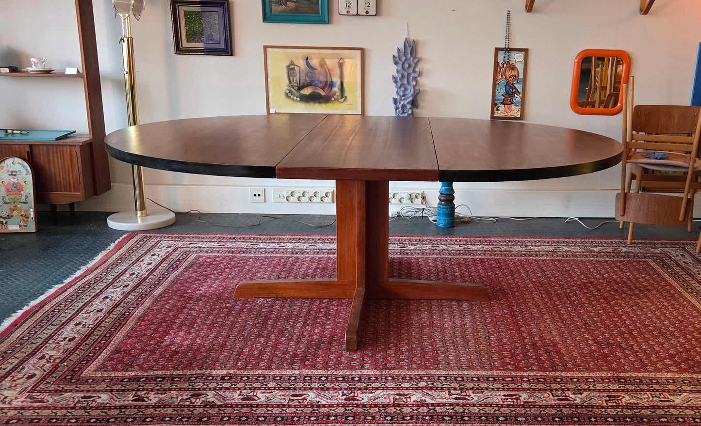 Vintage ruokapöytä iso – 150–200 cm