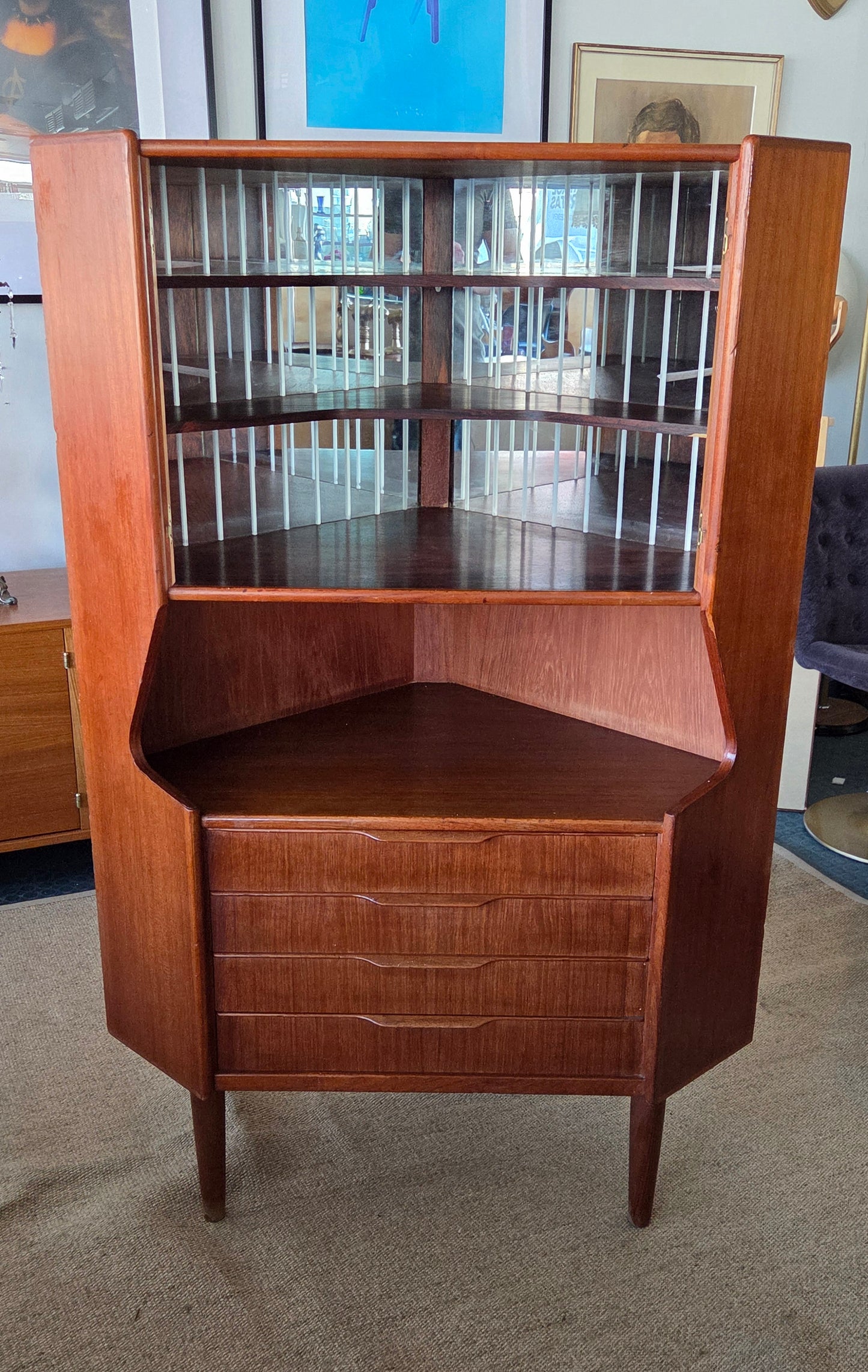 60-luvun tanskalainen teak-kaappi / vitriini