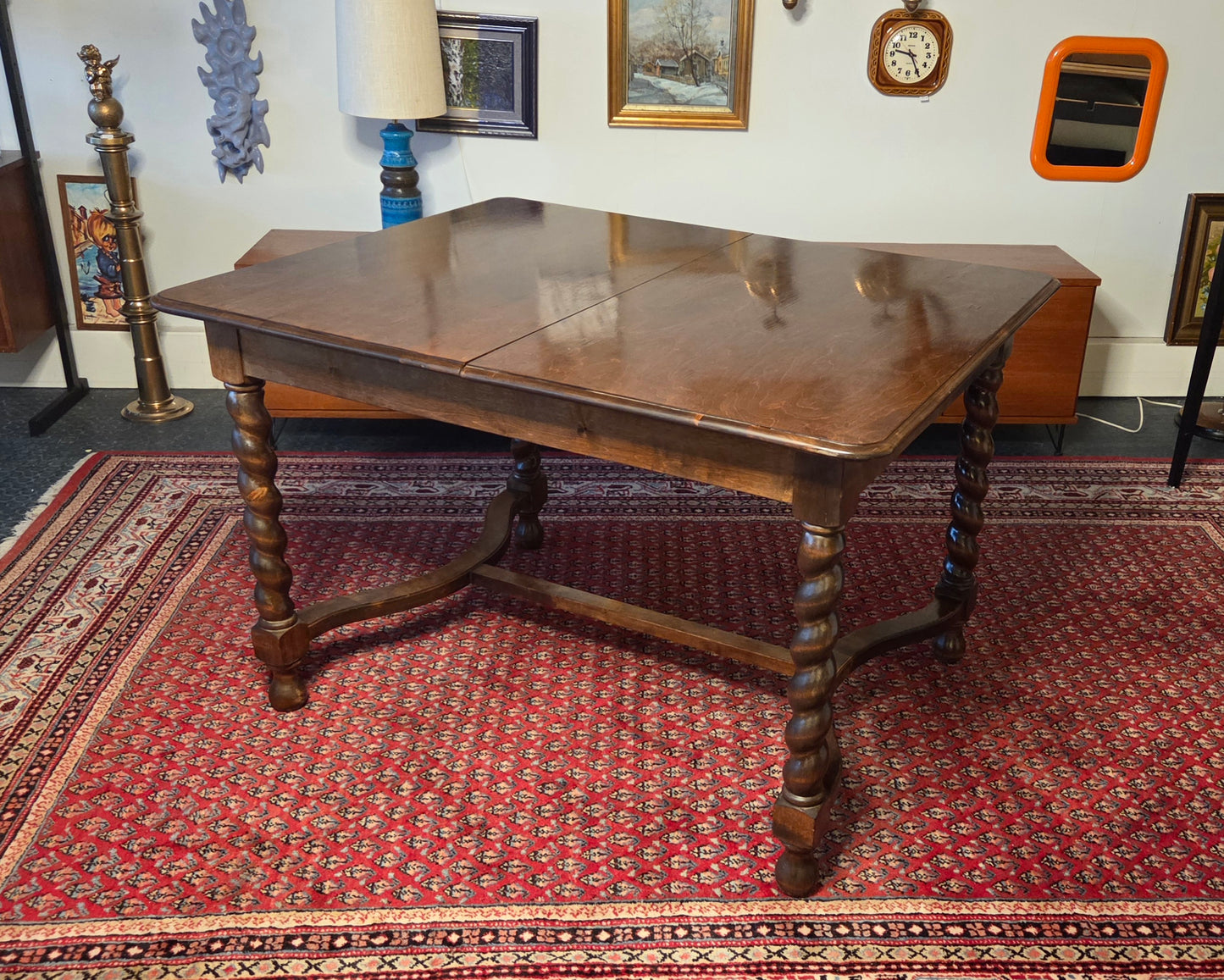 1930-luvun jatkettava ruokapöytä – barley twist -jaloilla