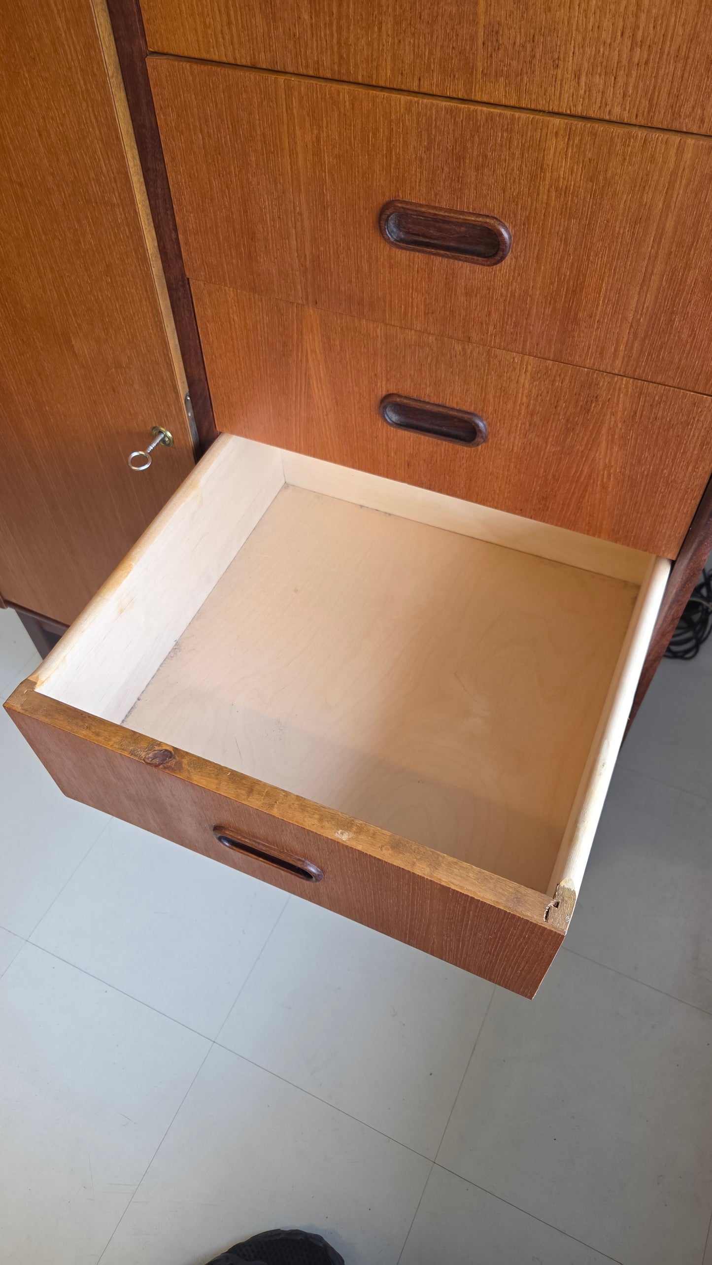Teak-lipasto 60-luku