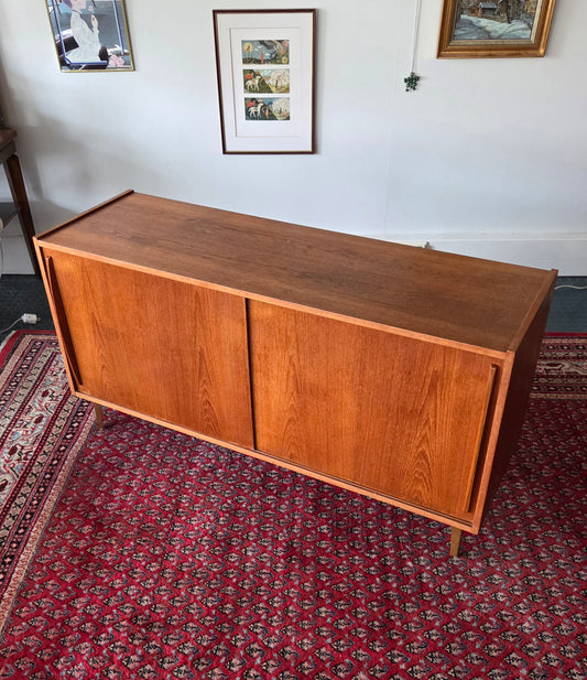 Vintage teak-lipasto 60-luku