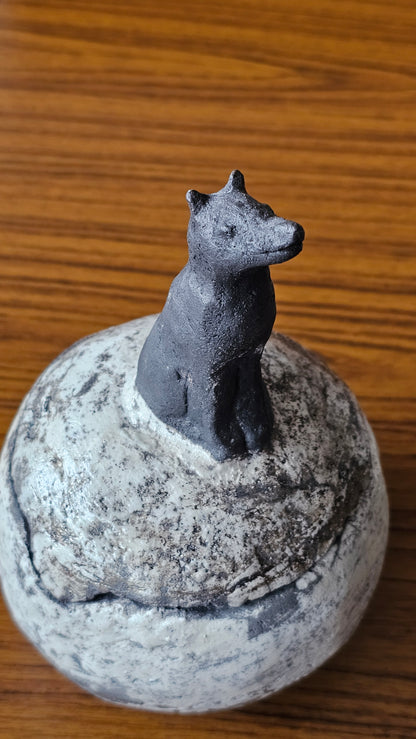 Keraaminen rasia / purkki – korkeus 19 cm, halkaisija 13 cm