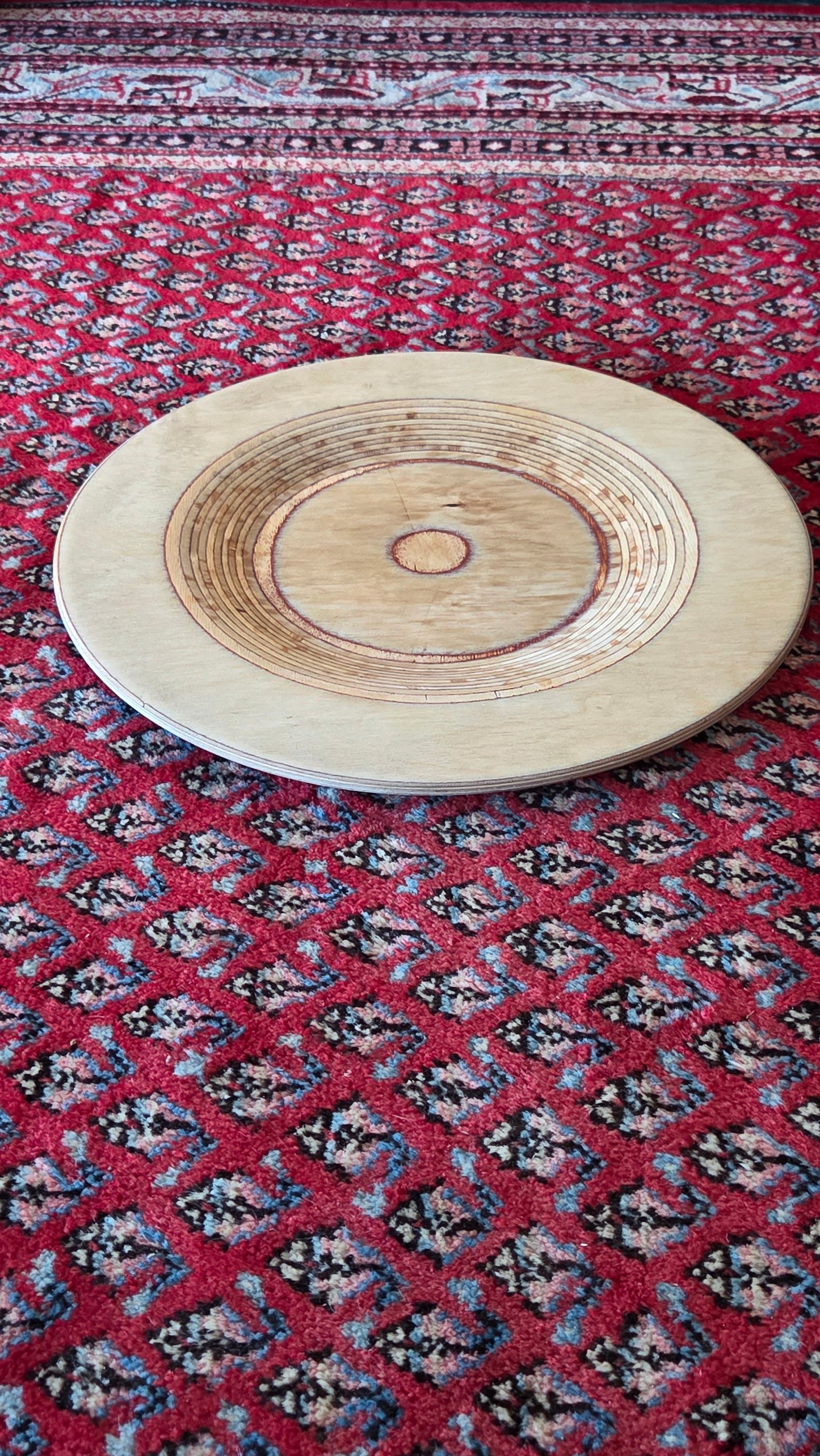 Eero Saarinen  "Roly Poly" – halkaisija 45 cm