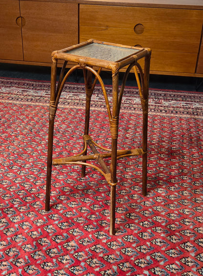 Kaunis rottinki kukkapöytä – korkeus 51 cm