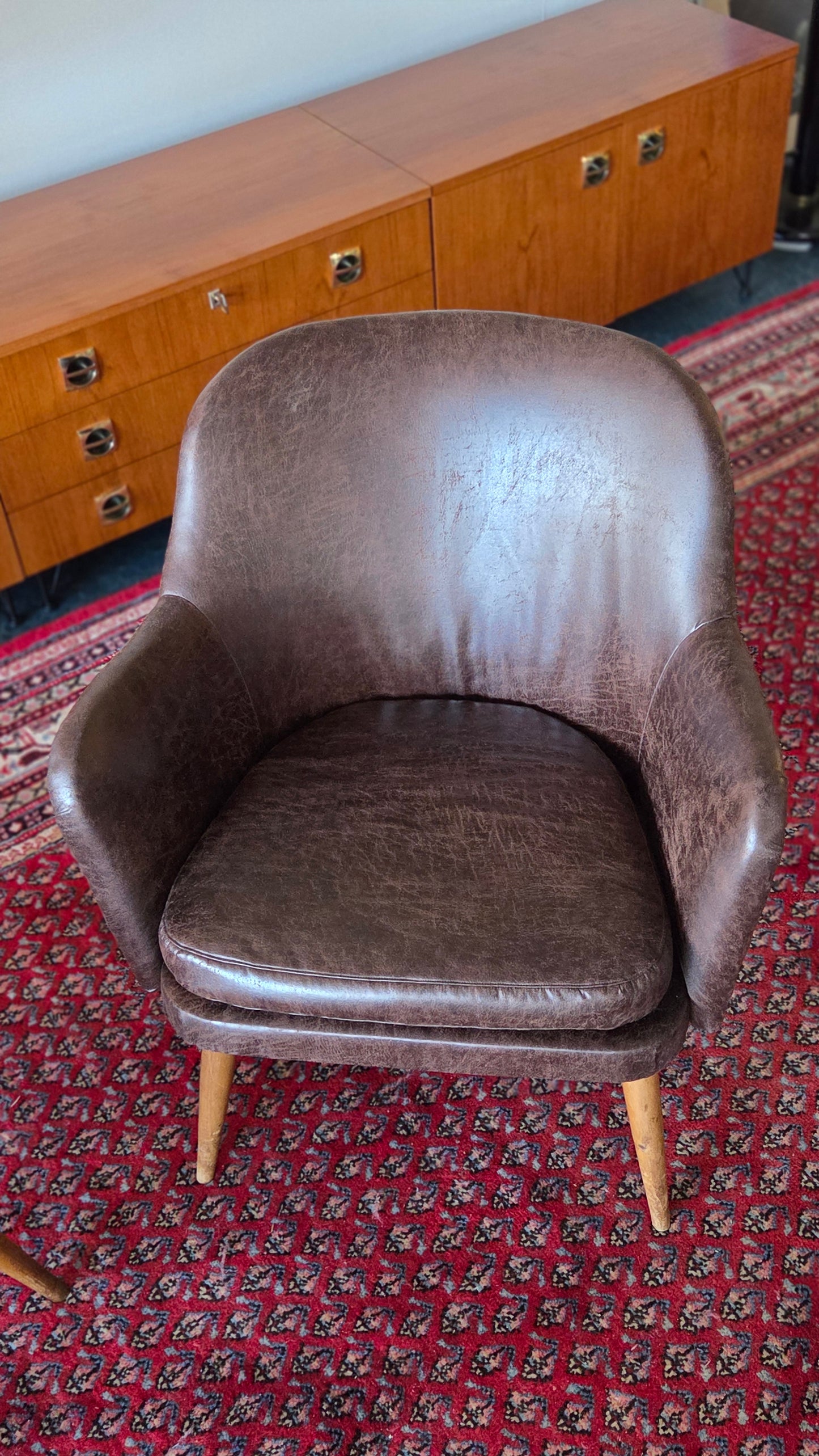 Tyylikäs vintage-nojatuoli (2 kpl varastossa)