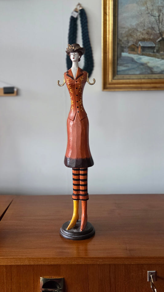 Koruteline – rouvafiguuri (50 cm)