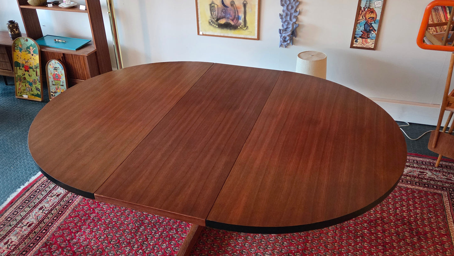 Vintage ruokapöytä iso – 150–200 cm