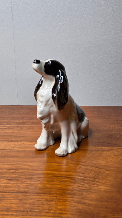 Lomonosov posliinifiguuri – istuva spanieli, korkeus 14 cm