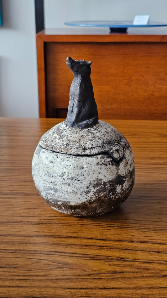 Keraaminen rasia / purkki – korkeus 19 cm, halkaisija 13 cm